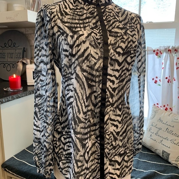 Kim Kardashian blouse - Picture 13 of 13